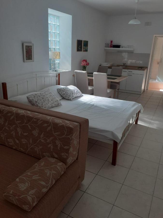 Sobe Zeneral Hotel Novalja Eksteriør billede